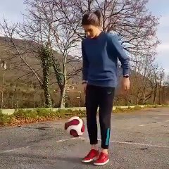 Cette joueuse de foot Freestyle est plus forte que Neymar