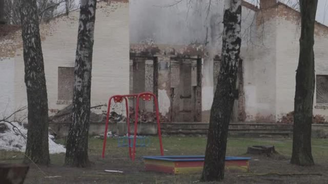 Zelensky nel villaggio liberato: In 370 rinchiusi per 1 mese