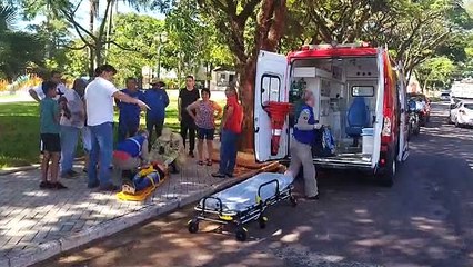 Umuarama: Motociclista fica ferida após colisão no entorno da praça do Alto São Francisco