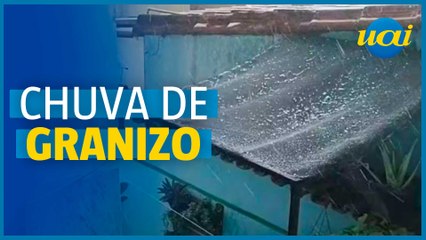 Forte chuva de granizo atinge região do Barreiro, em BH