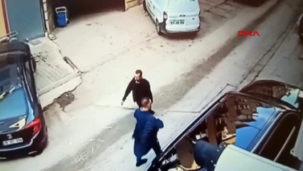 Güpegündüz silahlı saldırı! Aracından ceketi aldığı sırada bacağına sıktı