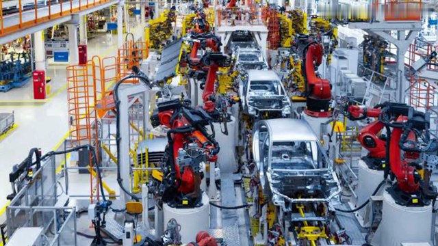 The world's biggest traffic jam occurred in China -National highway 110 traffic jam (online-video-cutter.com)