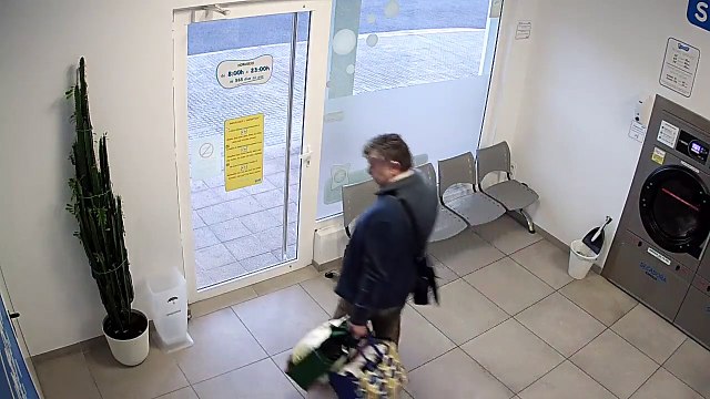 Homem escapa por segundos de explosão dentro de lavanderia