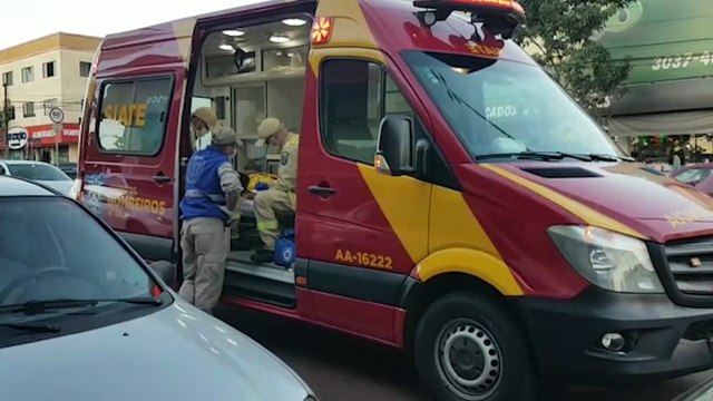 Motociclista fica ferido em acidente na Avenida Carlos Gomes