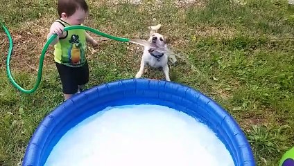 Funny Babies Playing With Water - Funny and Fails Vide