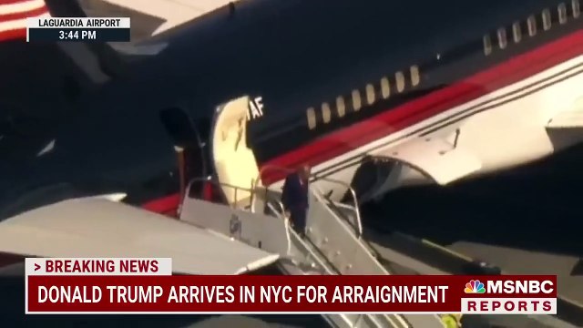 Inculpation aujourd'hui de Donald Trump - Folie des chaînes de télé hier soir pour son arrivée à New York avec des images filmées depuis des hélicoptères et même un bateau !