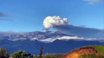 Evacuación ante riesgo de erupción del volcán Nevado del Ruiz en Colombia