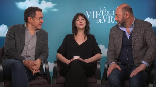 Charlotte Gainsbourg se dit très heureuse et très nerveuse avant l'ouverture au public de la maison de son père à Paris