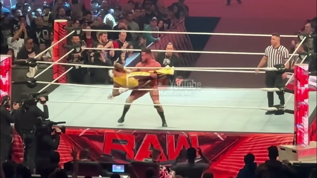 Dominik attacks Rey Mysterio and gets punched by Bad Bunny - WWE Raw 4/3/23