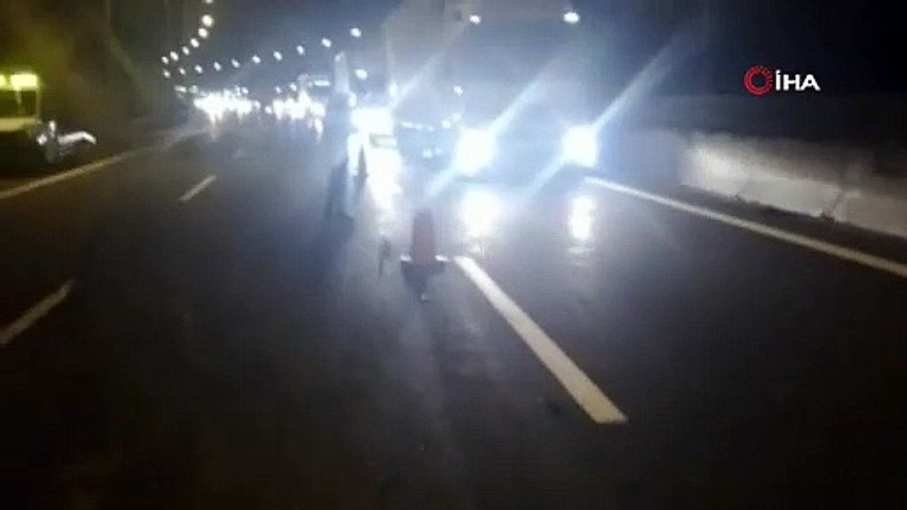 Bolu Dağı Tüneli’nde tomruk yüklü kamyon devrildi