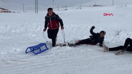 ARDAHAN'DA KÖYDE KIZAK KEYFİ