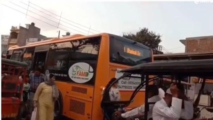मेरठ: बौखलाए चालक की दबंगई, मुंशी को बस से कुचलने का प्रयास....