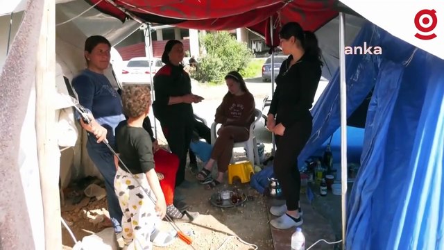 Samandağlı depremzede: Sadece bizim aileden 6 can gitti, bize elektrik verdi, koli verdi diye her şey unutuldu mu?