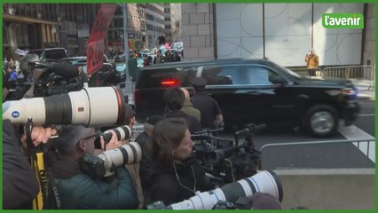 Trump arrive dans sa tour à New York, avant une comparution en justice historique