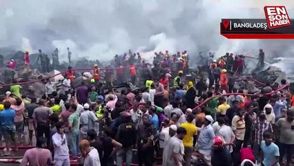 Bangladeş'te pazar yerinde çıkan yangında yüzlerce dükkan kül oldu