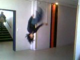CHINOIS.1 tape le salto