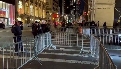 Trump afirma que este martes será acusado de 33 cargos