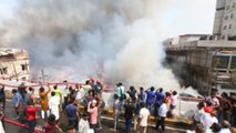 Un incendio masivo arrasa uno de los mayores mercados de Bangladesh