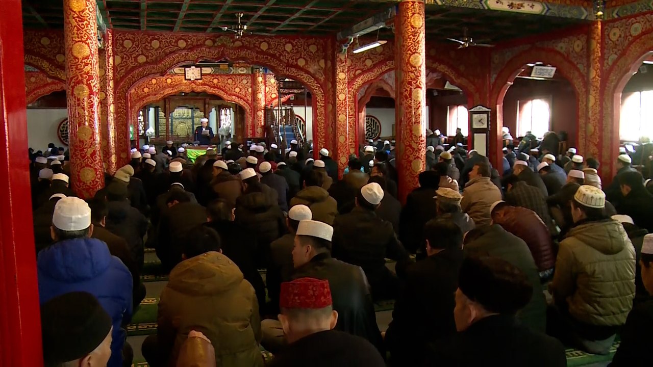كاميرا الجزيرة تتجول في أحد أعرق الشوارع الإسلامية في الصين