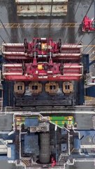 Discharging two 40 containers together