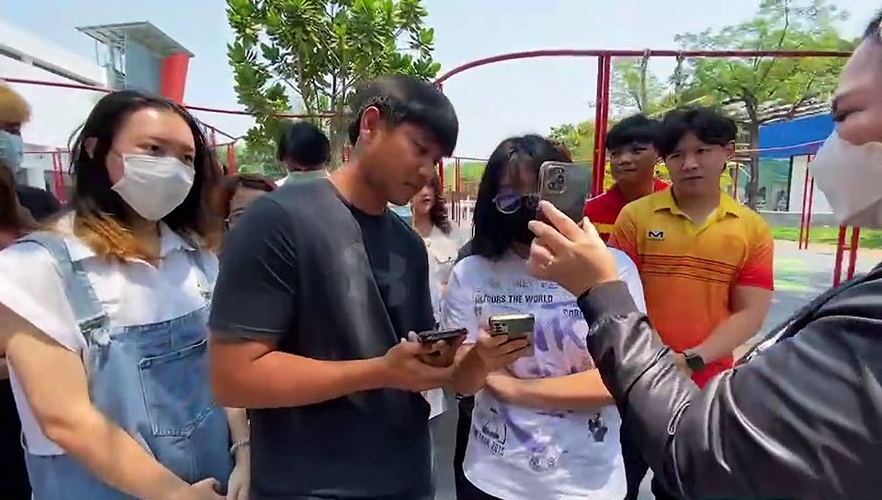 พล.อ.ประวิตร วงษ์สุวรรณ วิดีโอคอลคุยนักศึกษาม.ธ...