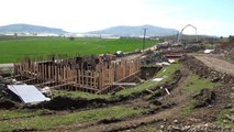 Temeller atıldı, köy evleri inşa ediliyor... Depremzedeler heyecanla yeni evlerinin tamamlanmasını bekliyor