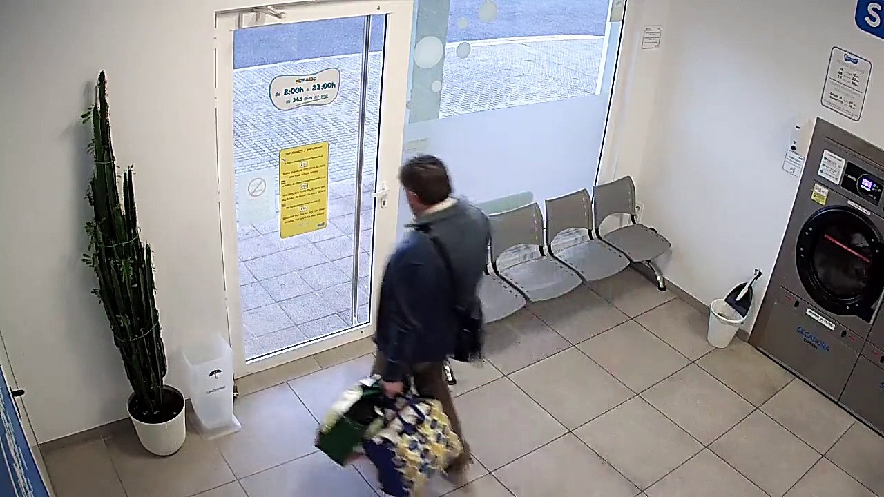 Espagne : Un homme sort d'une laverie au bon moment