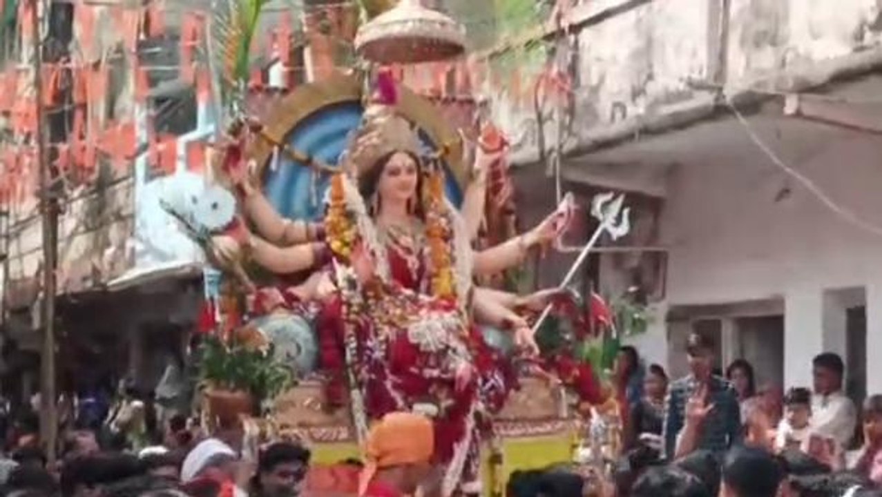 नरसिंहपुर: ऐतिहासिक जुलूस देखने भक्तों का उमड़ा जन सैलाब