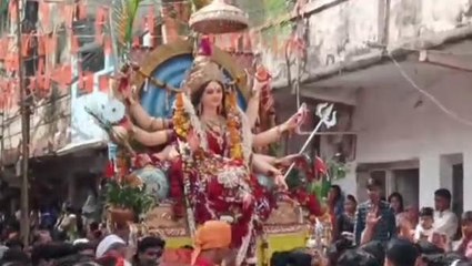 नरसिंहपुर: ऐतिहासिक जुलूस देखने भक्तों का उमड़ा जन सैलाब