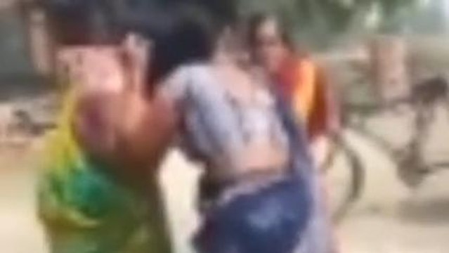 जौनपुर: महिलाओं के बीच महाभारत, वीडियो देखकर रह जायेंगे दंग