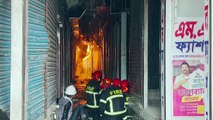 Incendio en un mercado de ropa de la capital de Bangladés