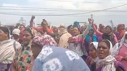 सिवनी: विधायक के घर का आशा कार्यकर्ता ने किया घेराव, की नारेवाजी