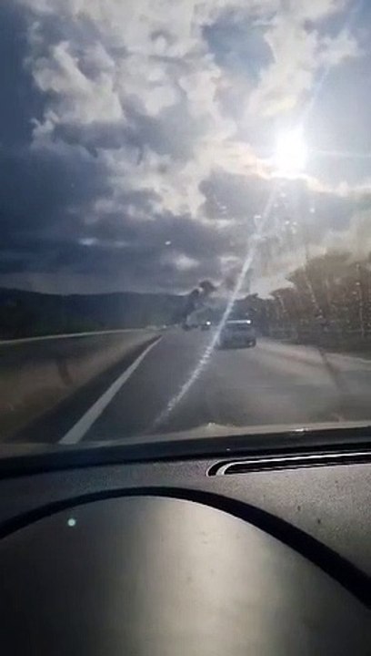 Un fourgon détruit par le feu sur la quatre voies de Sainte-Marie