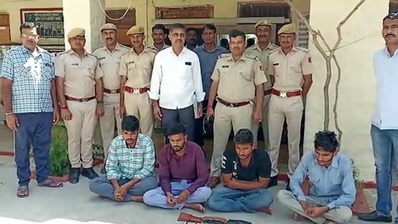 VIDEO : एटीएम बदलकर रुपए निकालने वाला गिरोह चढ़ा पुलिस के हत्थे, 199 एटीएम बरामद