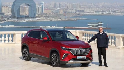 Bakan Varank, Azerbaycan Cumhurbaşkanı Aliyev'e TOGG'u teslim etti