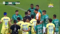 Meksika Ligi'nde hakem oyuncuya diziyle vurdu