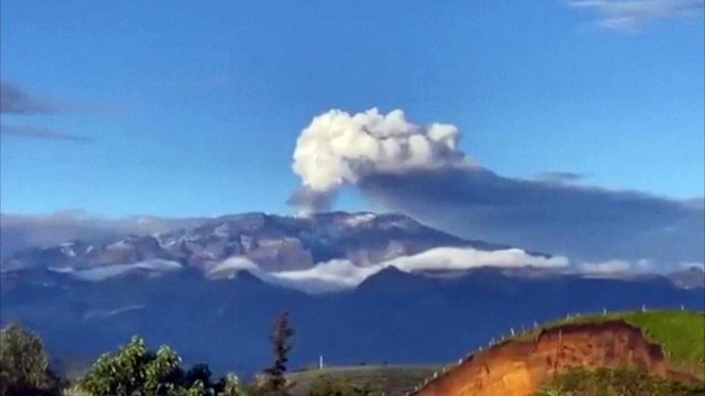 Evacuación ante riesgo de erupción del volcán Nevado del Ruiz en Colombia