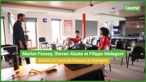Les joueurs Marlon Fossey, Steven Alzate et Filippo Melegoni suivent un cours de français au Standard