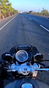 bike leni hai 350cc mein to ye hi lijiye... royal enfeild ka baap hai ye.. 2023 mein 2.4lacs budget mein is se acchi bike koi nahi hai.. Honda Hness cb350