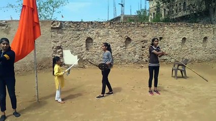 झुंझुनूं: तलवार चलाना सीख रही बेटियां