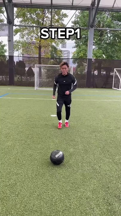 Skill tutorial ⚽️#footballshorts #footballskills #football #soccer