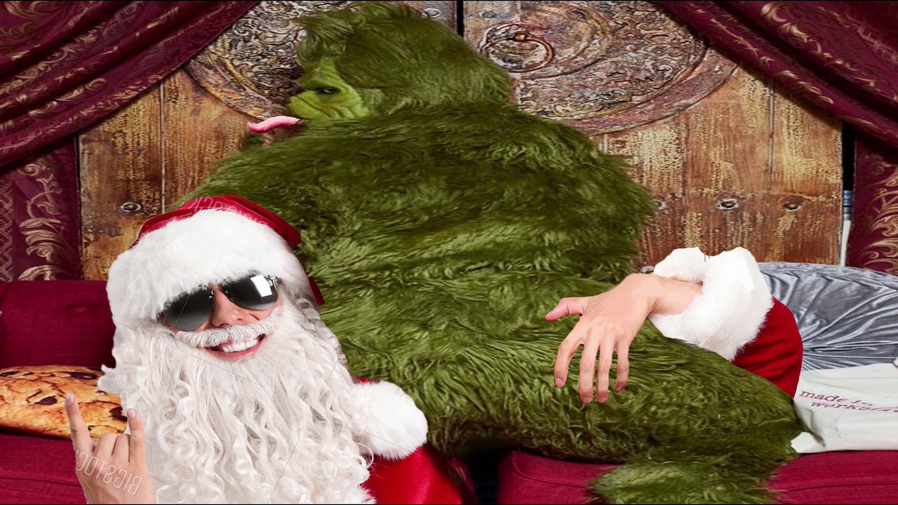 Professional Narrator Tries to Read Grinch x Santa Fanfiction