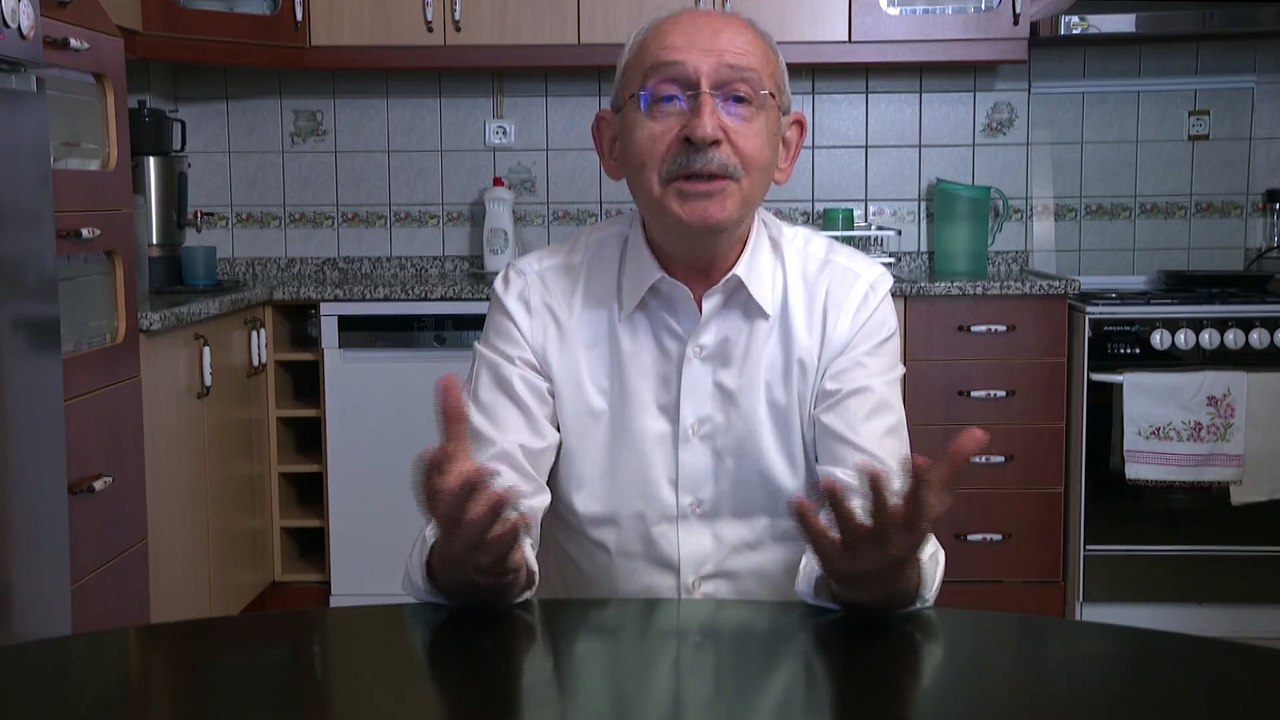 Cumhurbaşkanı Adayı Kemal Kılıçdaroğlu elindeki soğanla seslendi: 'O kalırsa bu elimdeki kuru soğan olacak 100 lira'