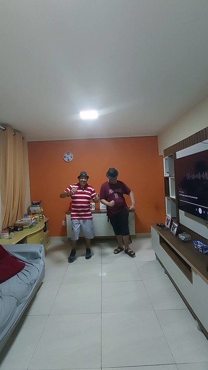 Luis Henrique e Vovô Valdivino Dançando Happy Gardens