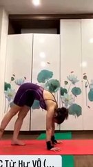 HANDSTAND POSE