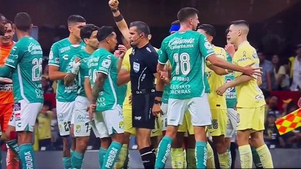 Futbolcuya diz atan hakeme 12 maç ceza!