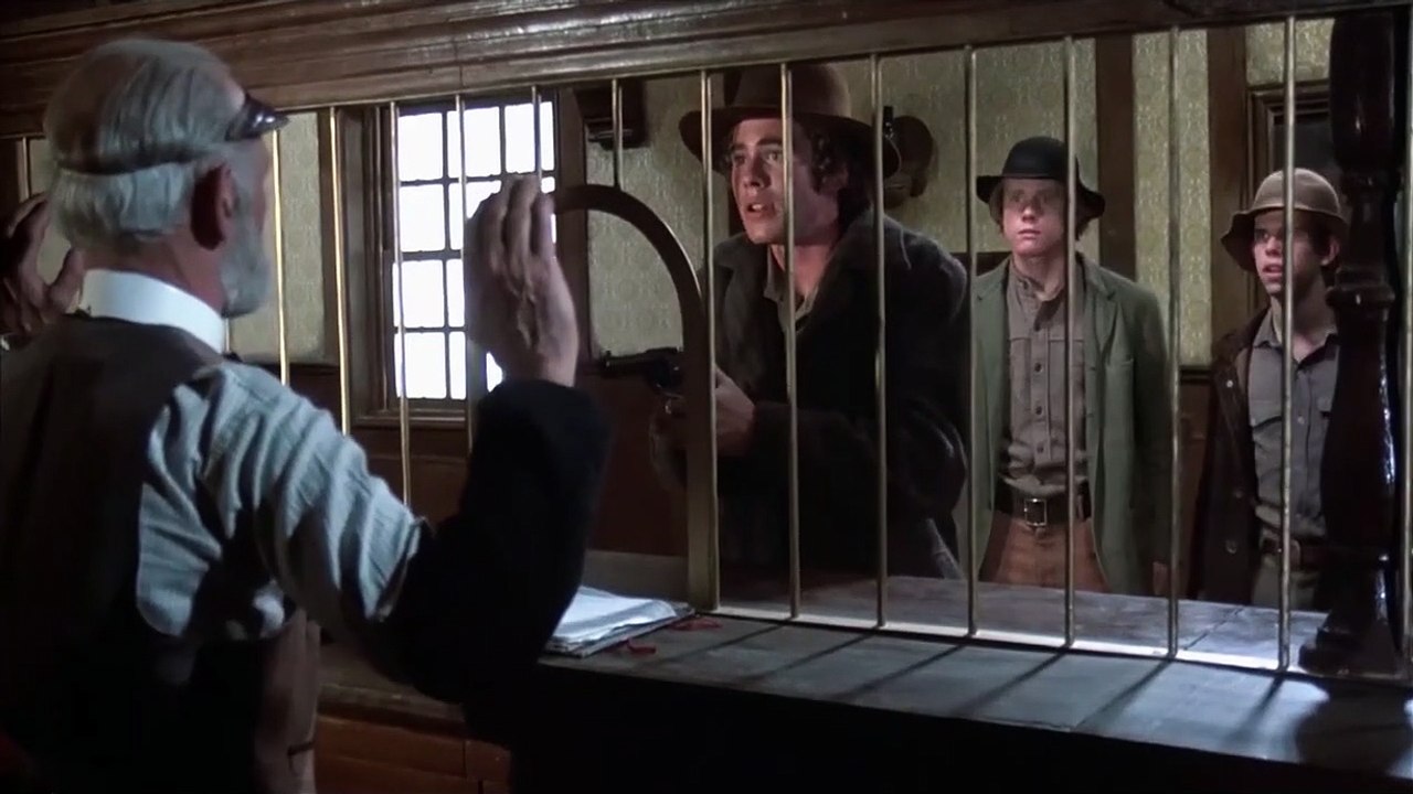 Du sang dans la poussière Bande-annonce (EN)