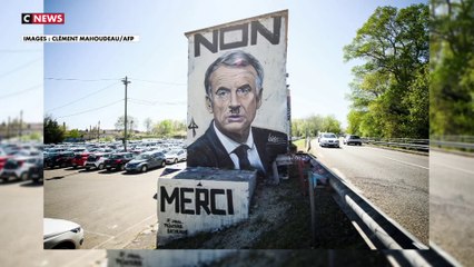 Emmanuel Macron caricaturé en Hitler sur une fresque d'Avignon