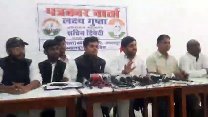 जबलपुर में बेरोजगारी के खिलाफ जल सत्याग्रह