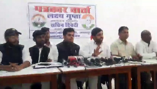 जबलपुर में बेरोजगारी के खिलाफ जल सत्याग्रह